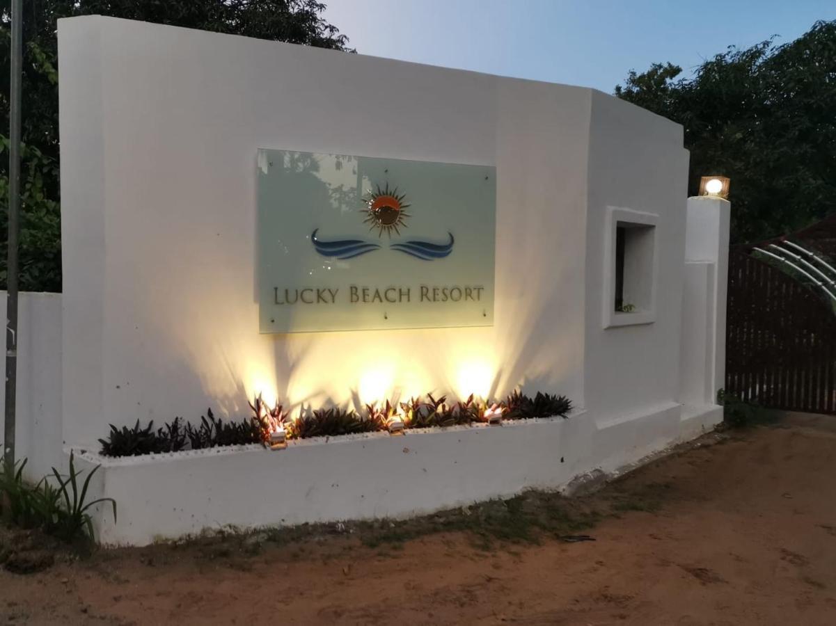 Lucky Beach Resort Тринкомалі Екстер'єр фото